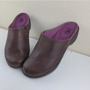CROCS COBBLER 2.0 WOMENS 9 US CINNAMON MAHOGONY BROWN LEATHER CLOG MULES 16052